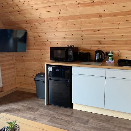 Kelty Pond View Pod 3 With Private Hot Tub -Fife - Loch Leven - Lomond Hillsヴィラ エクステリア 写真
