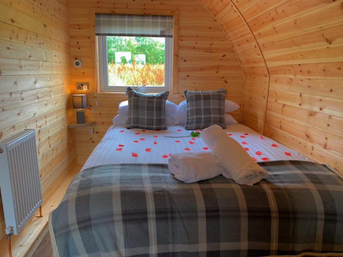 Kelty Pond View Pod 3 With Private Hot Tub -Fife - Loch Leven - Lomond Hillsヴィラ エクステリア 写真